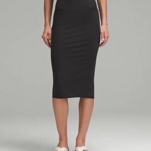 Lululemon Nulu Slim-Fit High-Rise Skirt